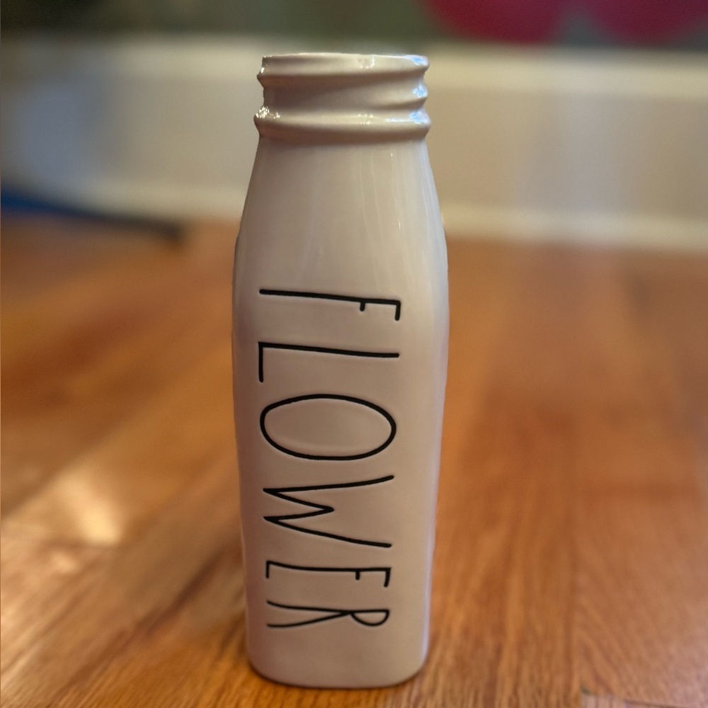 Chic White Flower Vase